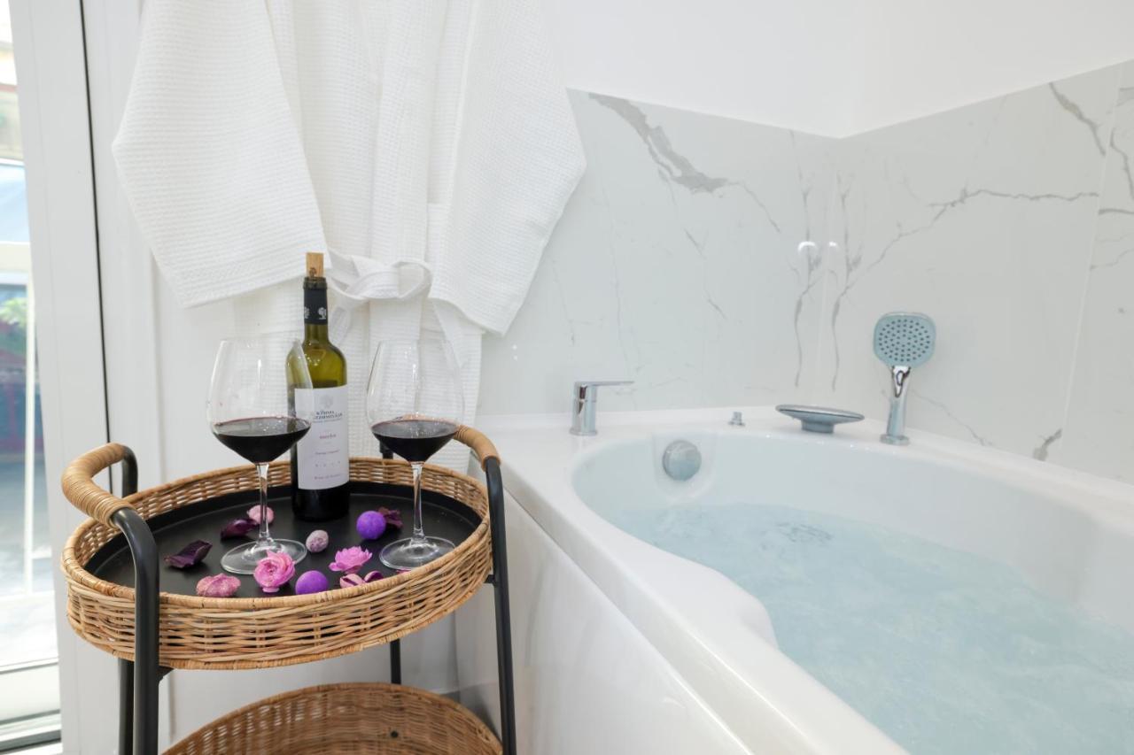 Apollo 2 Bd Jacuzzi Suite Athen Eksteriør billede